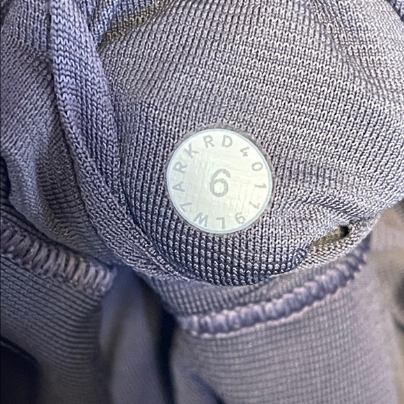 Lululemon Hotty Hot Short II *2.5" - Picture 4 of 5